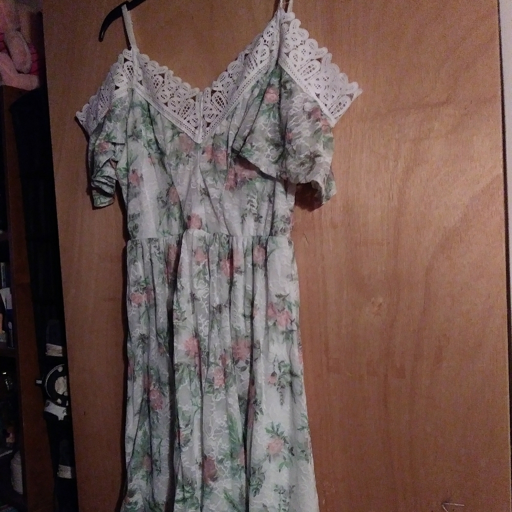 Off-shoulder lace floral dress